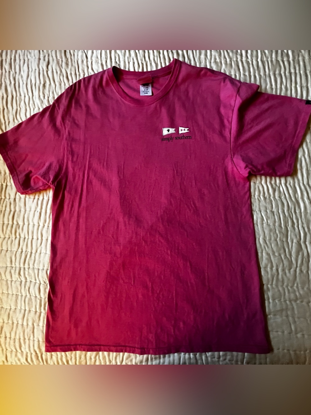 SIMPLY SOUTHERN MEN’S HOT PINK SHORT SLEEVE T-SHIRT. SIZE XL OVERSIZED.